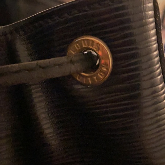 Authentic Louis Vuitton Neo Epi GM - Picture 3 of 9